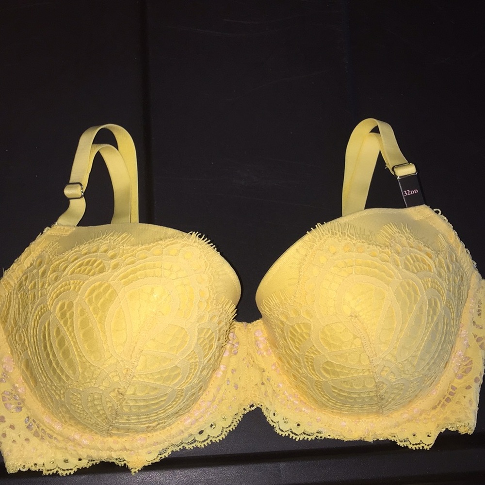 NWT VICTORIAS SECRET BRA 32DD $62.50